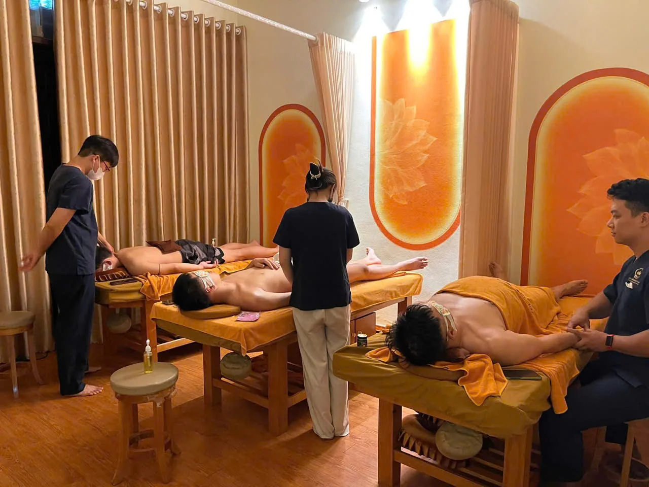 Hoạt động massage và chăm sóc thực tế tại Yến Anh
